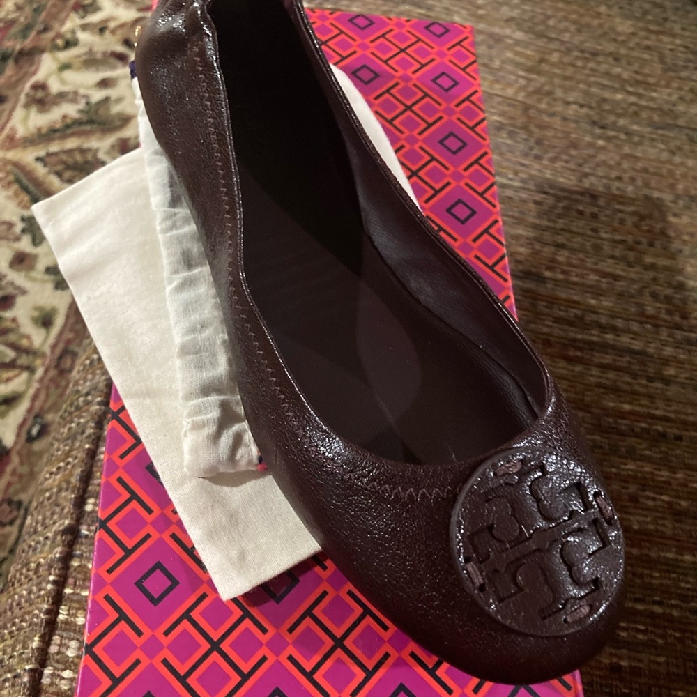 Tory Burch authentic mini foldable travel ballet shoe deep plum. NIB $228 7.5M